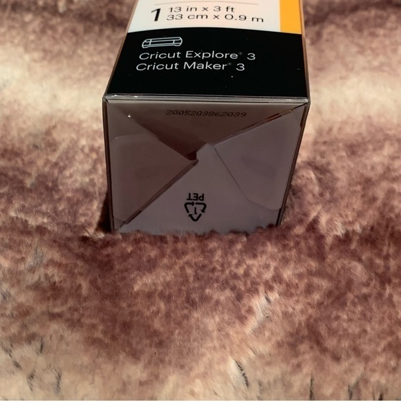 Cricut Smart Vinyl™ Removable 3 Feet Maize Yellow - Picture 6 of 6